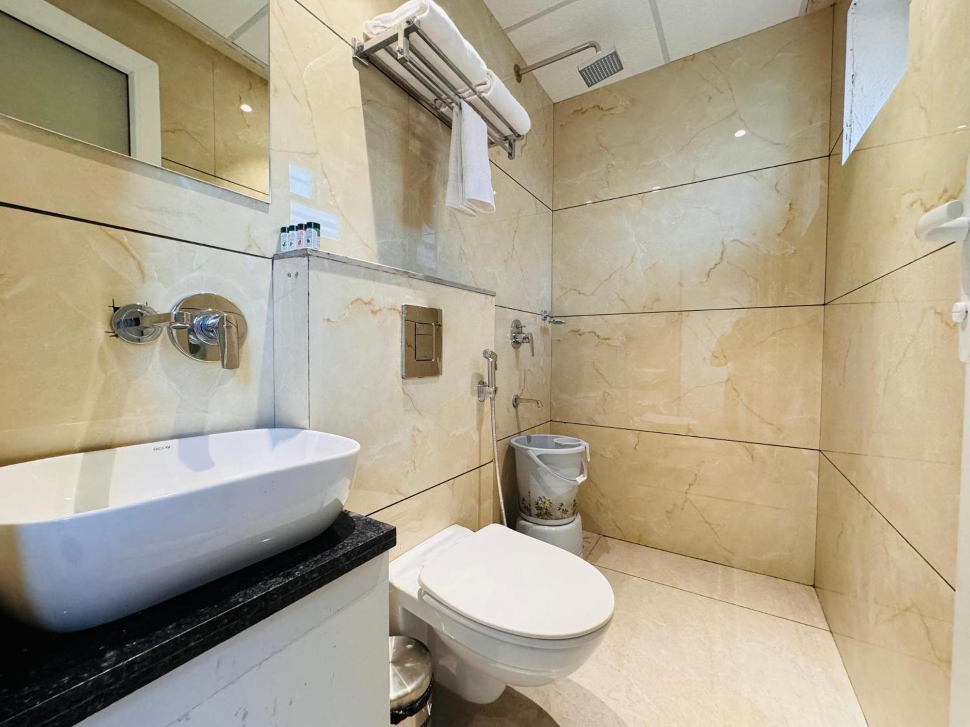 Hotel Rudhav Palace Ujjain Bagian luar foto
