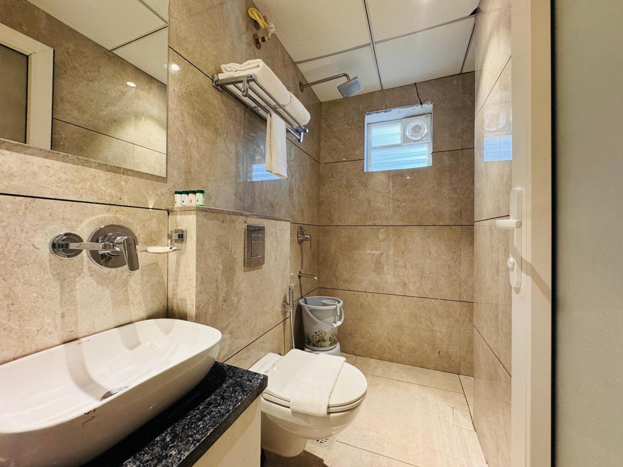 Hotel Rudhav Palace Ujjain Bagian luar foto