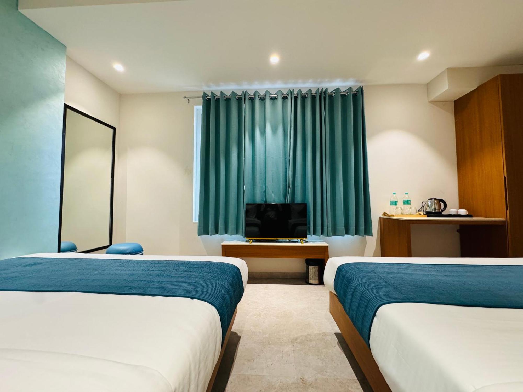 Hotel Rudhav Palace Ujjain Bagian luar foto