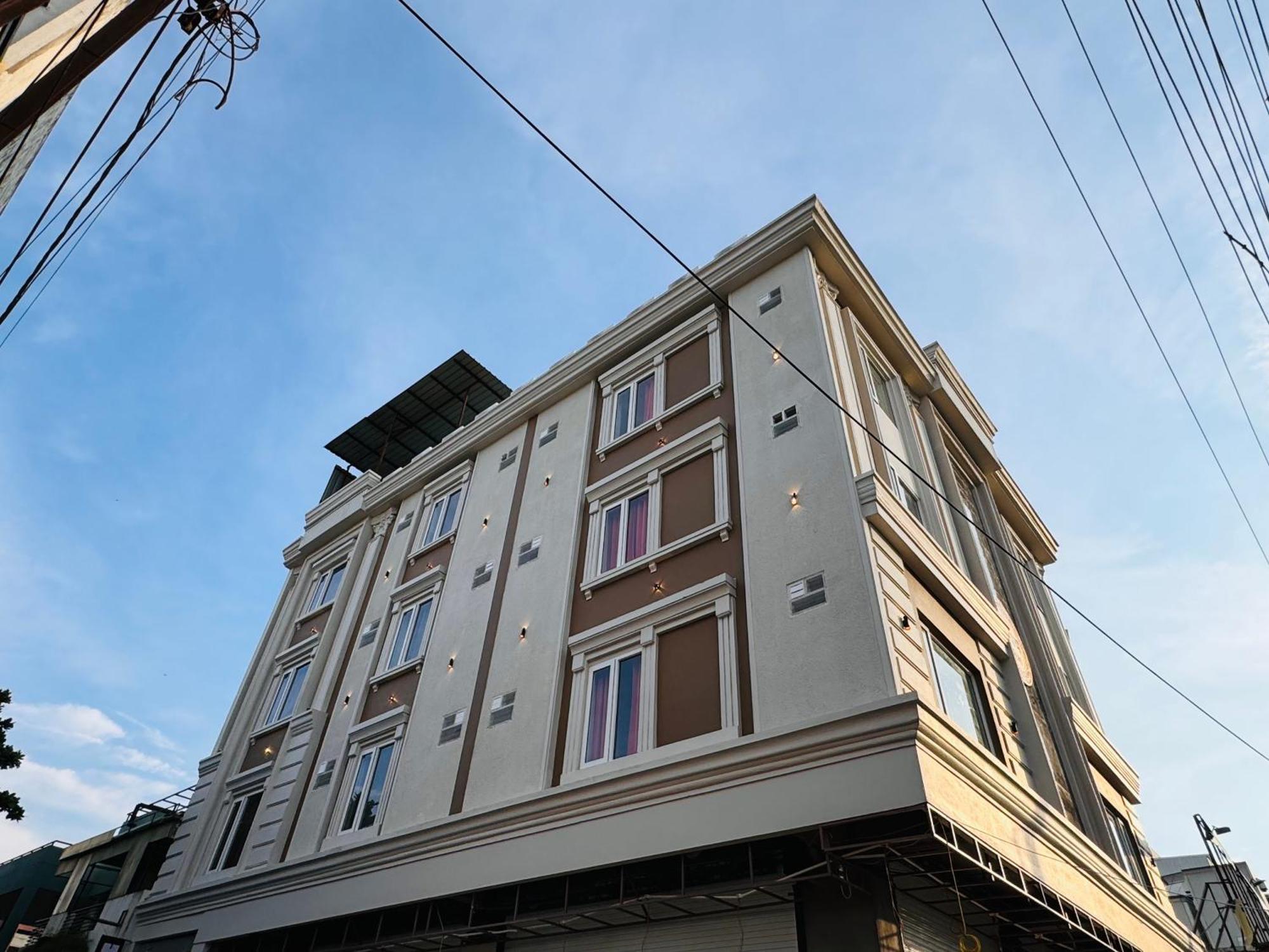 Hotel Rudhav Palace Ujjain Bagian luar foto