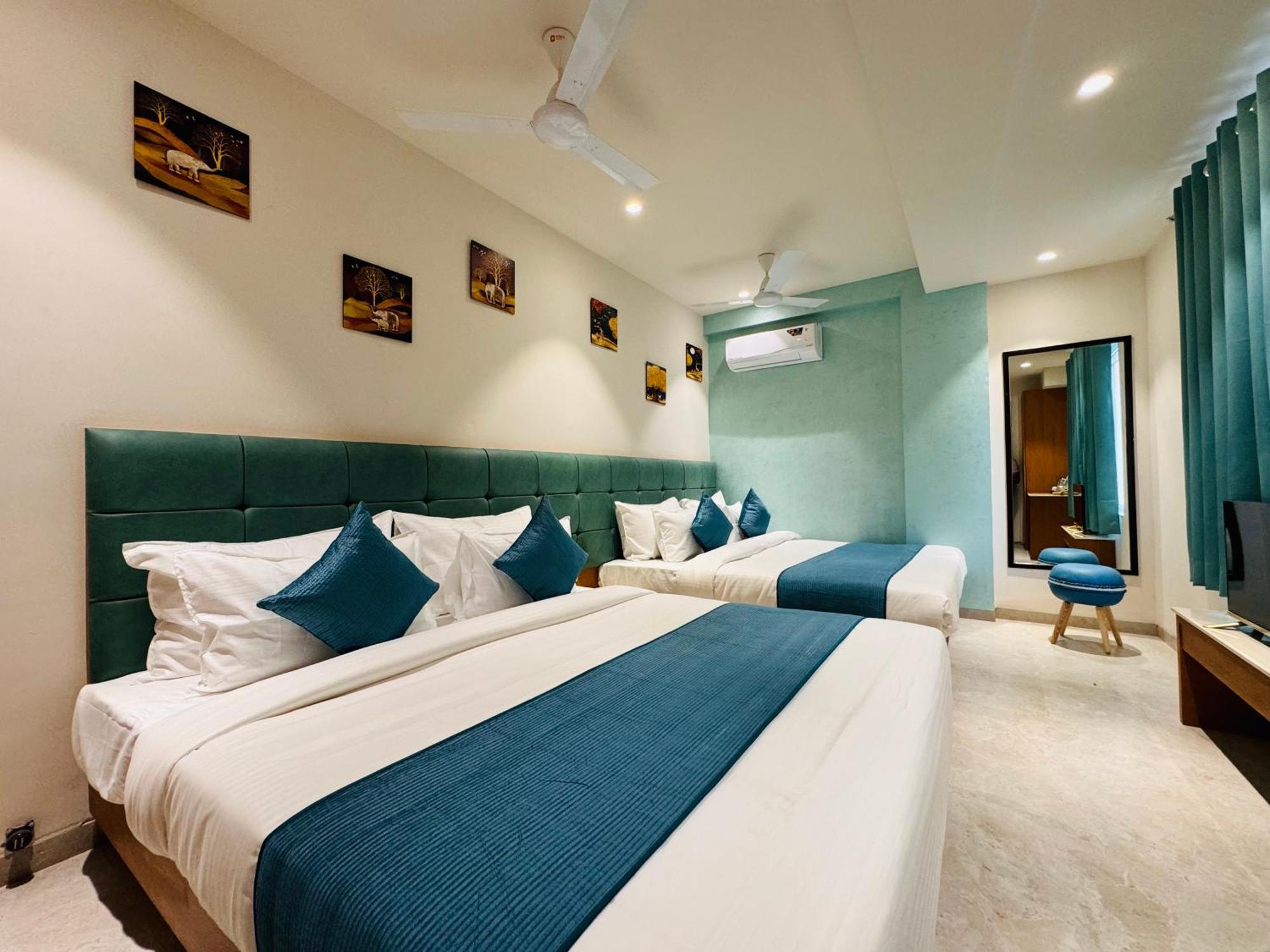 Hotel Rudhav Palace Ujjain Bagian luar foto