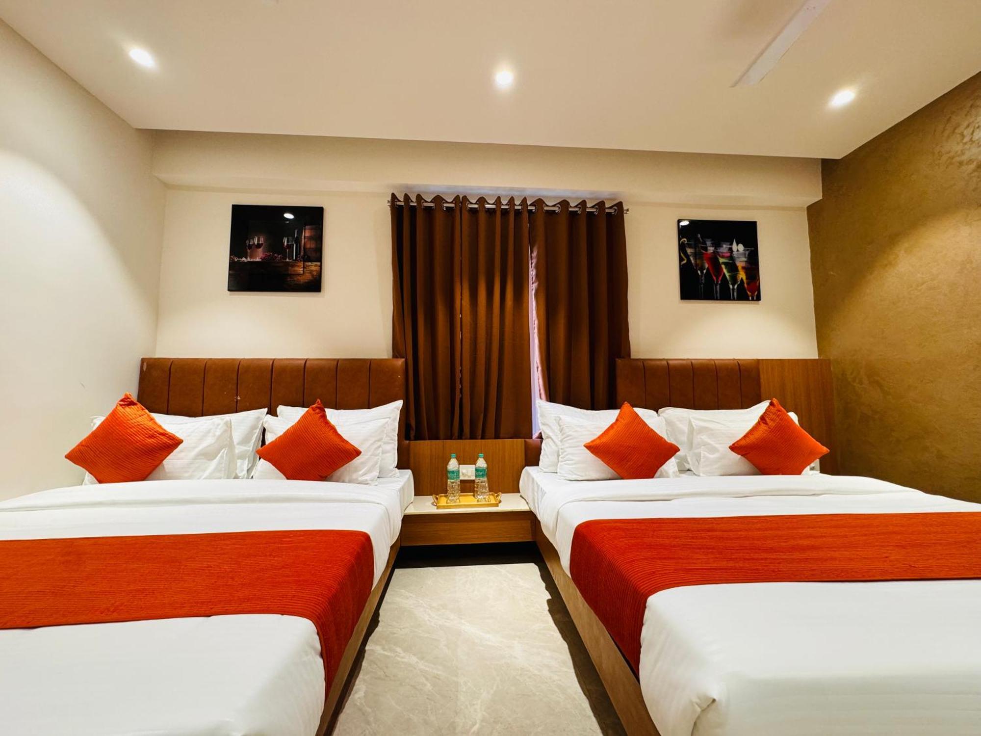 Hotel Rudhav Palace Ujjain Bagian luar foto