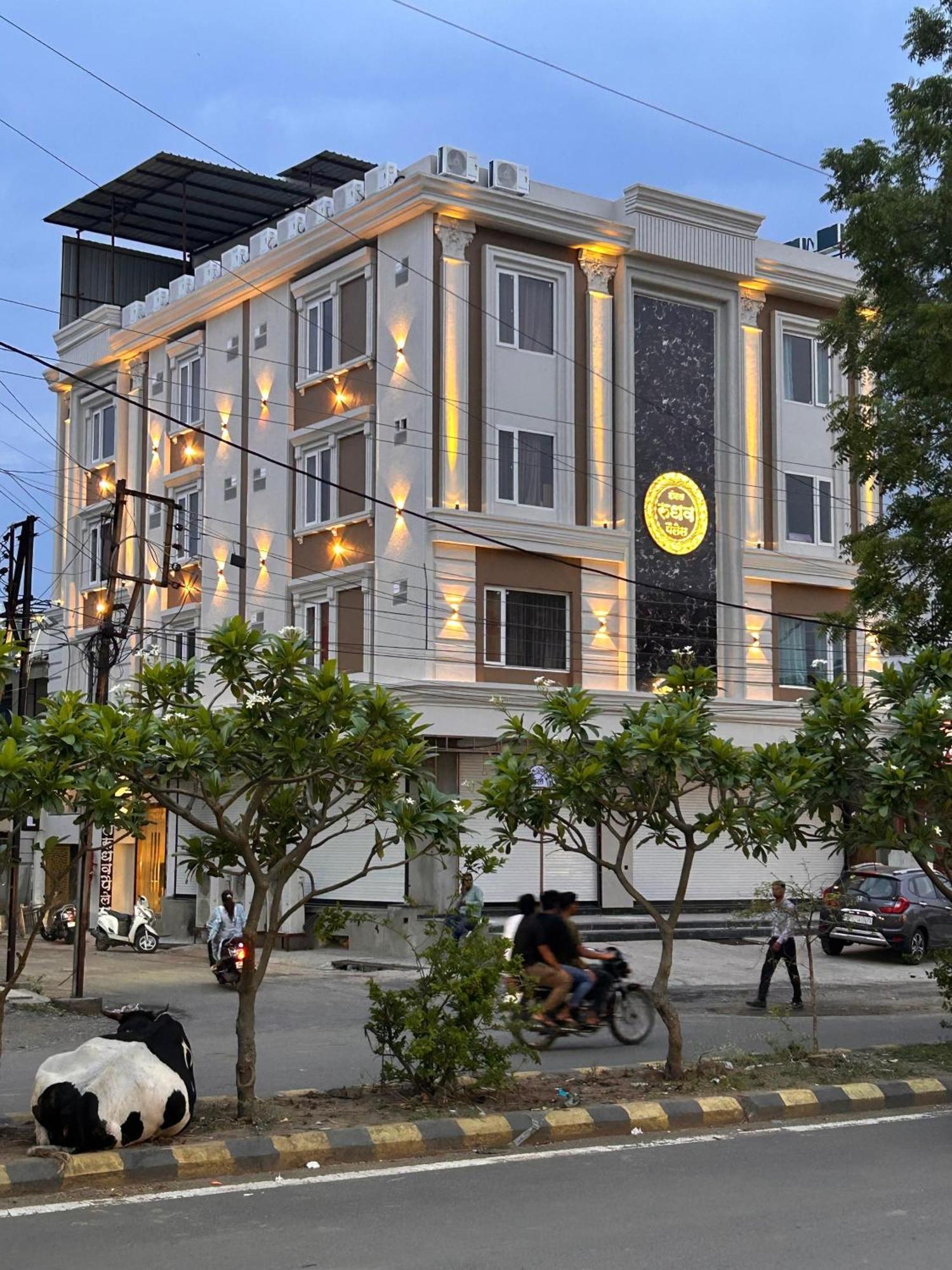 Hotel Rudhav Palace Ujjain Bagian luar foto